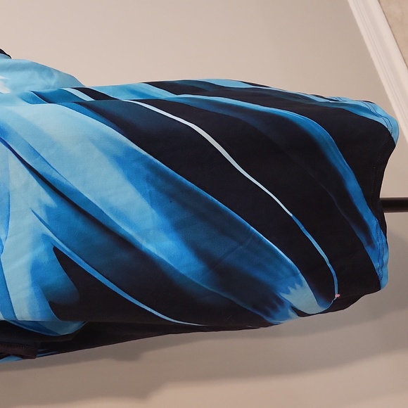 Ladies sleeveless top - Picture 3 of 8